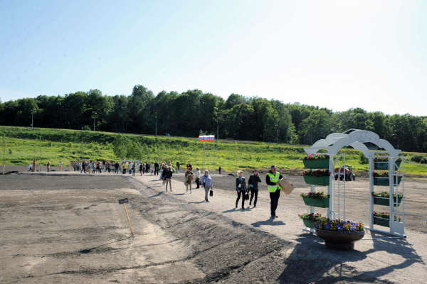 Фоторепортаж: торжественная церемония закладки парка «Парад садов»