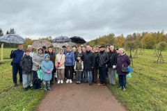 В Парке героев СВО в Калининском районе прошла мемориальная акция с высадкой деревьев