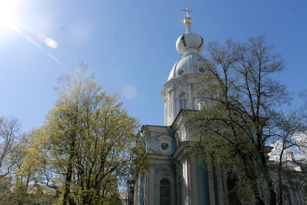 Угловые церкви Смольного монастыря