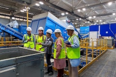 По приглашению Невского экологического оператора сотрудники отдела благоустройства администрации Петродворцового района и представители общественности побывали на КПО "Волхонка"