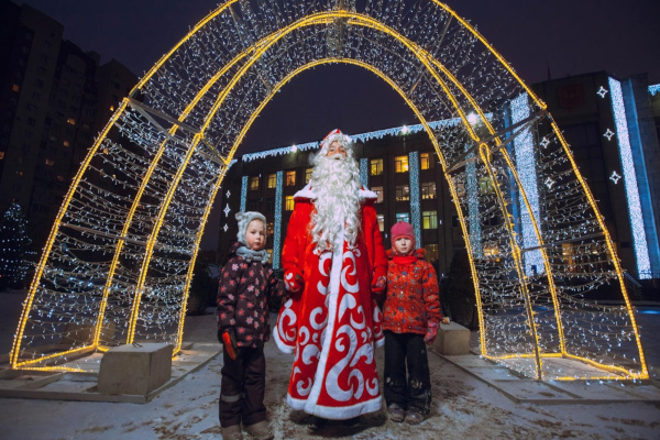 Фрунзенский район украшен к Новому году и Рождеству