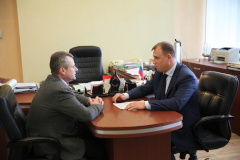 В администрации Кировского района прошла рабочая встреча главы администрации Кировского района С.В.Иванова с депутатом ГосДумы С.А.Вострецовым