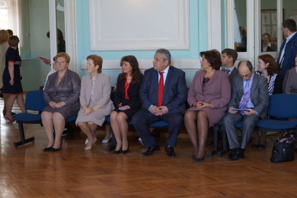 Звенит звонок прощальный