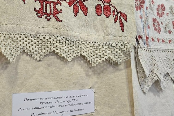 В Петроградском районе открылась выставка аутентичных ремёсел