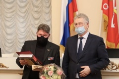 Виктор Борщев вручил документы на получение  квартир городским очередникам и представителям льготных категорий граждан