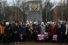 В Кировском районе прошла акция «Свеча памяти», приуроченная ко Дню полного освобождения Ленинграда от фашистской блокады