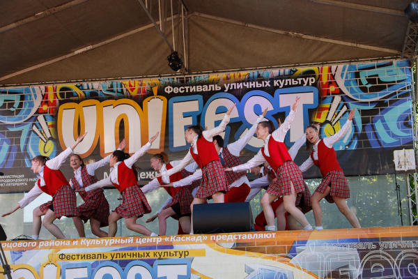 Хип-хоп, ЗОЖ, молодость. В Петергофе прошел фестиваль уличных культур "Юнифест"