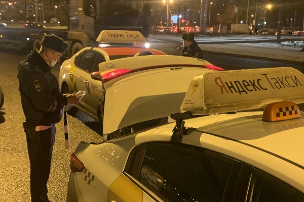 Госавтоинспекция вновь вышла в рейд по петербургским такси