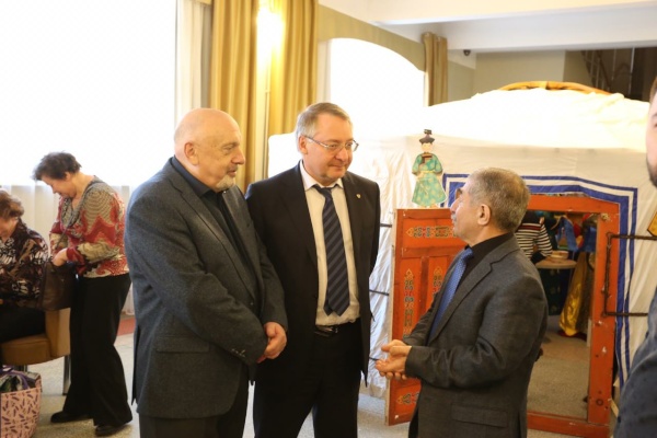 Представители Общественной палаты Санкт‑Петербурга поздравили буддистов страны с Буддийским Новым годом