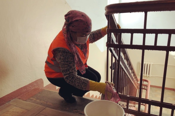 Дезинфекция контактных поверхностей, для недопущения распространения коронавирусной инфекции, проводится дважды в день