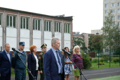 Во фрунзенской школе открыли полосу препятствий по пожарно-спасательному спорту