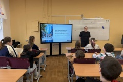 В школах Центрального района проводятся лекции о важности соблюдения правил дорожного движения