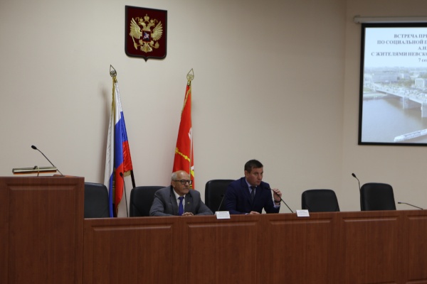 Александр Ржаненков провел встречу с жителями Невского района