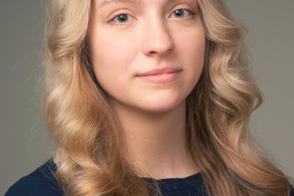 Анна Набойщикова, выпускница 11 «Б» класса школы №605 с углубленным изучением немецкого языка, получила высший балл на ЕГЭ по русскому языку.