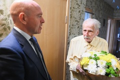 Житель Фрунзенского района, участник Великой Отечественной Войны Михаил Николаевич Мороз отпраздновал свое 97–летие