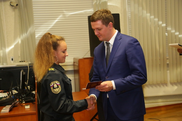 Главный документ вручили школьникам Московского района