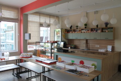 В школе № 145 Калининского района открыли обновленную столовую, созданную по проекту учеников