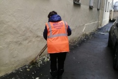 ЖКС №3 Центрального района провели комплексную уборку двора на Новгородской улице