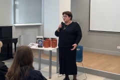 Дочь поэта Расула Гамзатова – Салихат Расуловна Гамзатова – выступила с просветительской лекцией перед старшеклассниками