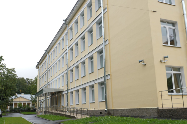 Завершена реконструкция 406 гимназии в Пушкине