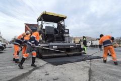 Завершен агротехнический период: устранены дефекты асфальтового покрытия улиц на площади почти 1 млн. кв. м