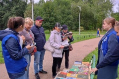 Активисты РДШ провели буккроссинг в парке имени Сергея Есенина