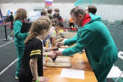 В манеже стадиона "Шторм" прошли веселые старты для школьников района