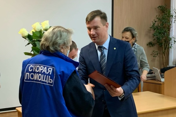 Глава района поздравил сотрудников Скорой  помощи с профессиональным праздником