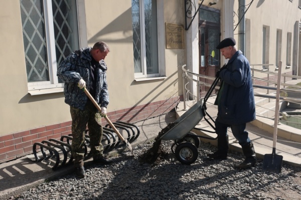 Сотрудники Дома культуры «Рыбацкий» присоединились к Общегородскому весеннему месячнику