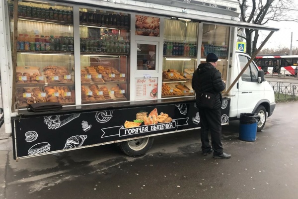 Две незаконные автолавки с разницей в неделю изъяли с одного места