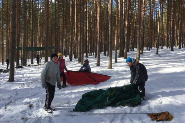 Школьники Фрунзенского района провели туристический сбор в поселке Лосево