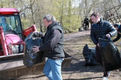 Вице-губернатор Игорь Албин принял участие в субботнике Комитета по энергетике и инженерному обеспечению
