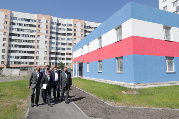 Осмотр строящейся поликлиники в Шушарах