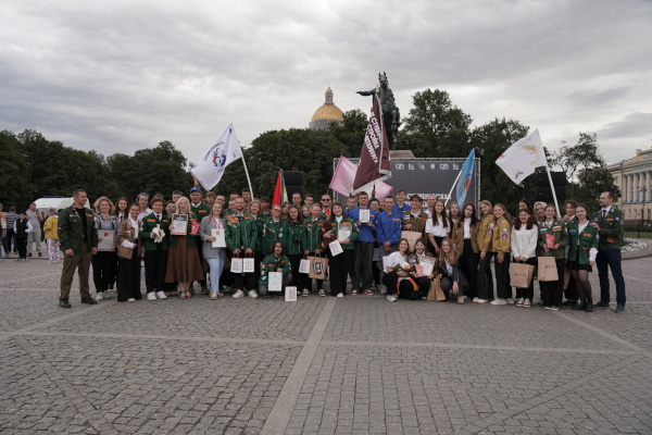 Более тысячи часов отработали студенческие отряды на объектах Петербурга