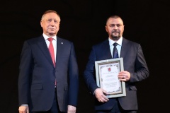 Губернатор Александр Беглов наградил лучших сотрудников скорой медицинской помощи