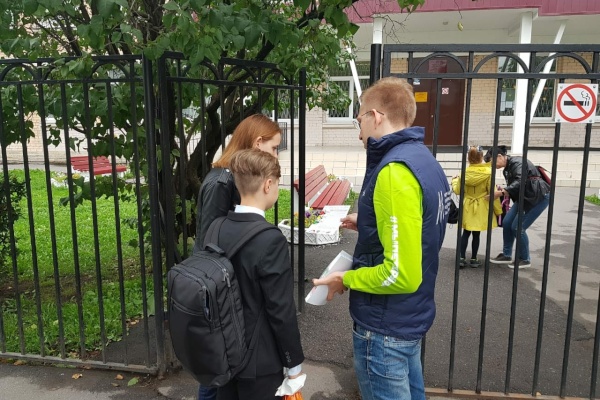 Акция по безопасности дорожного движения «Переходи на 5» прошла в Невском районе