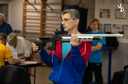 Петроградского района прошли соревнования по стрельбе среди представителей старшего поколения