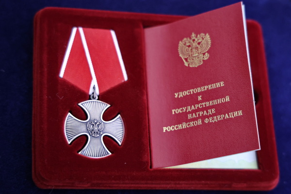Передача государственных наград семьям военнослужащих, погибших в ходе специальной военной операции