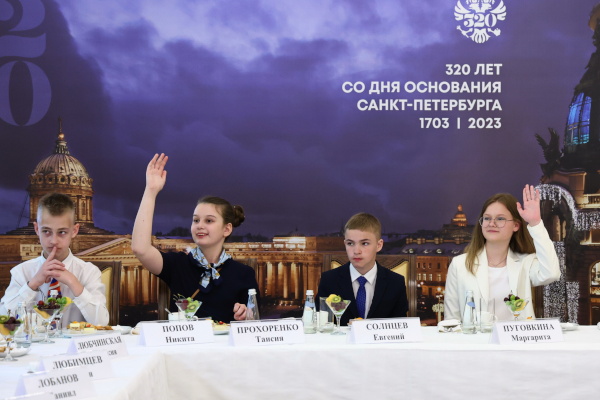 Встреча со школьниками – победителями информационно-образовательного проекта «Губернаторский дневник»