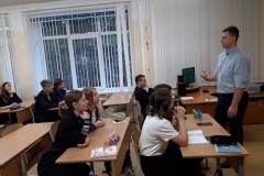 В гимназии № 105 прошло занятие "Что мы знаем о коррупции"?