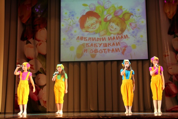 Праздничный концерт, посвященный Международному женскому дню прошел в Невском районе