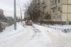Работы по уборке снега ведутся во Фрунзенском районе в ежедневном режиме