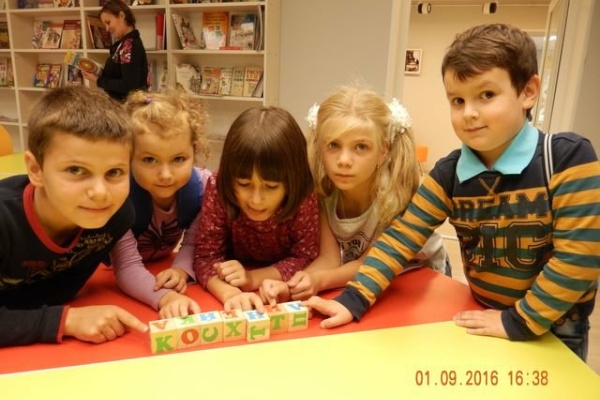 Школьники младших классов приняли участие в библиоквесте «Что лежит у нас в портфеле?»