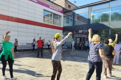 В Комплексном центре социального обслуживания населения Кировского района проходят занятия по утренней гимнастике
