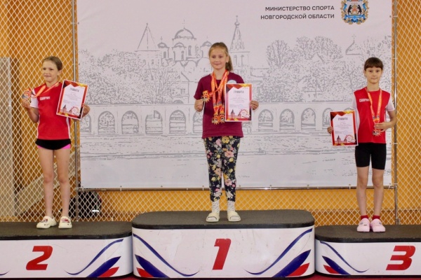 Спортсменка Петроградского района завоевала четыре золота на соревнованиях в Великом Новгороде!