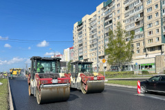 Дорожники укладывают асфальт на проспекте Косыгина