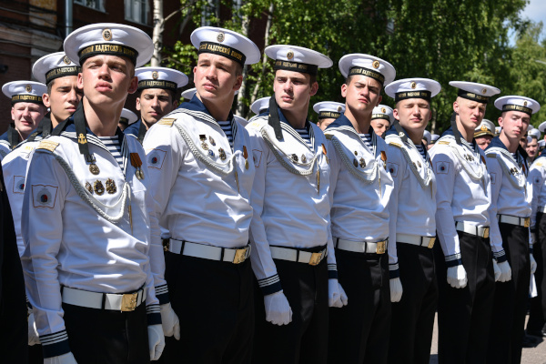 В  Кронштадтском кадетском корпусе прошло вручение аттестатов и наград выпускникам-кадетам.
