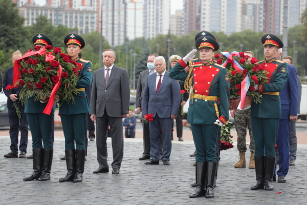 Торжественная церемония в честь 77-й годовщины окончания Ленинградской битвы