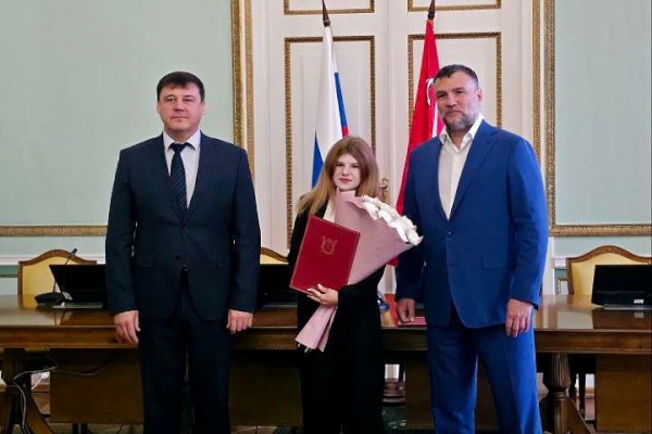 Жительница Пушкинского района получила документы на квартиру