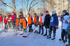 В Выборгском районе прошло физкультурное мероприятие по дворовому хоккею для жителей